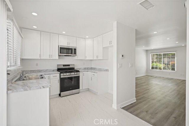 19211 Haynes Street, Reseda CA: https://media.crmls.org/medias/6e30f7e3-ea52-4820-9494-5795bd9d8ceb.jpg