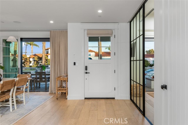 Detail Gallery Image 4 of 75 For 153 Granada Ave, Long Beach,  CA 90803 - 5 Beds | 4 Baths