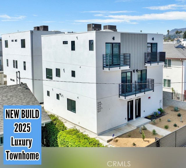 Detail Gallery Image 1 of 35 For 1213 N. Kingsley Dr #1213 1/2,  Los Angeles,  CA 90029 - 4 Beds | 4 Baths