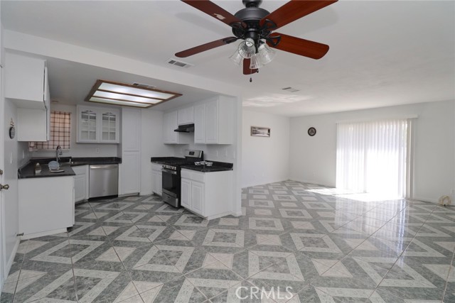 Detail Gallery Image 5 of 23 For 37334 55th St, Palmdale,  CA 93552 - 4 Beds | 2 Baths
