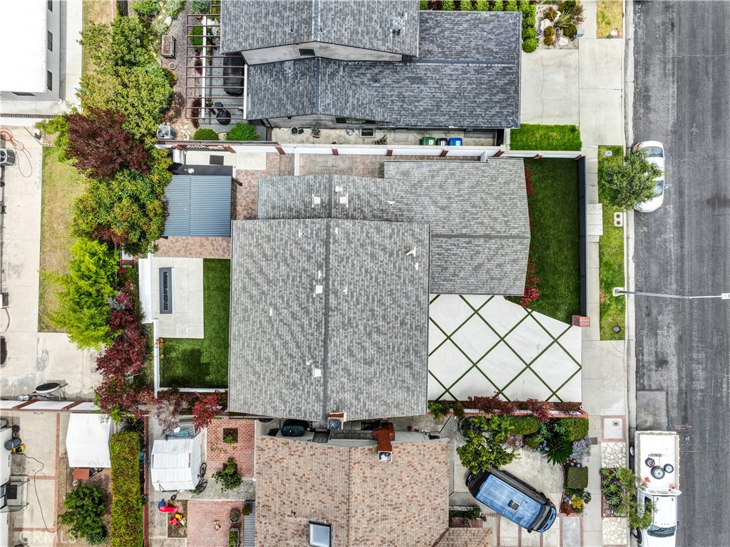 https://media.crmls.org/medias/6e33e9d1-a5f1-4cd5-98a6-c9e30d4a49b7.jpg?preset=X-Large