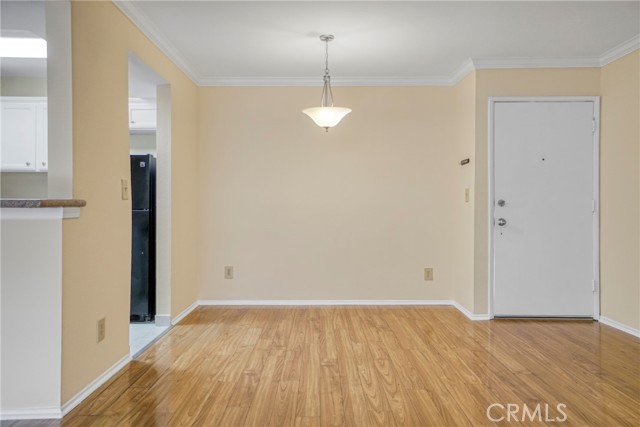 Detail Gallery Image 3 of 28 For 5325 Newcastle Ave #240,  Encino,  CA 91316 - 2 Beds | 2 Baths