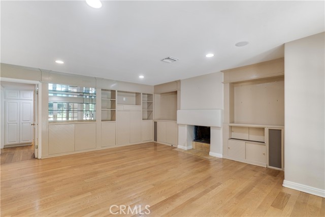 Detail Gallery Image 7 of 33 For 4525 Vista De Oro Ave, Woodland Hills,  CA 91364 - 5 Beds | 4/2 Baths