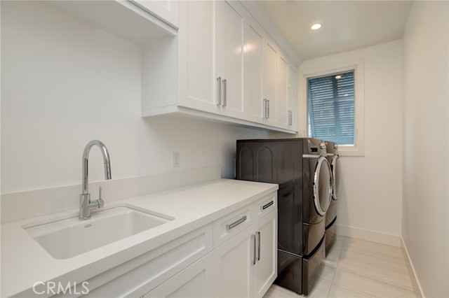 665 19th Street, Manhattan Beach, California 90266, 5 Bedrooms Bedrooms, ,7 BathroomsBathrooms,Residential,Sold,19th,SB22011803