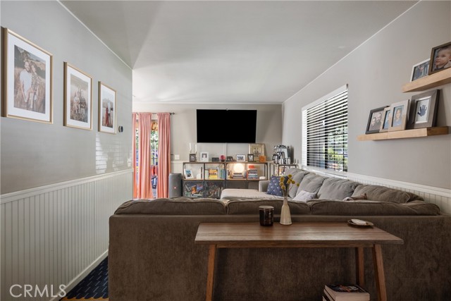 304 S Minnesota Avenue, Glendora CA: https://media.crmls.org/medias/6e37f323-c002-4602-a614-4918c34818a9.jpg