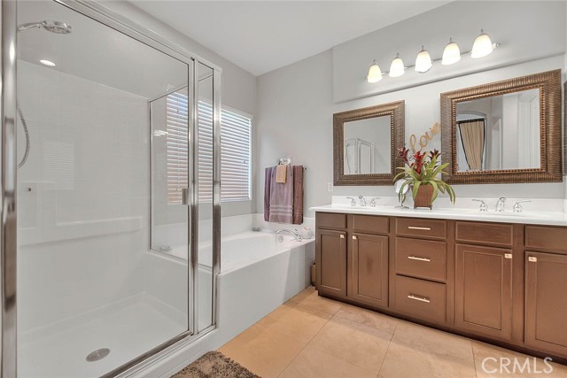 8758 Aspen Court, Riverside CA: https://media.crmls.org/medias/6e381178-f568-456a-9e26-de14fd2ee67f.jpg