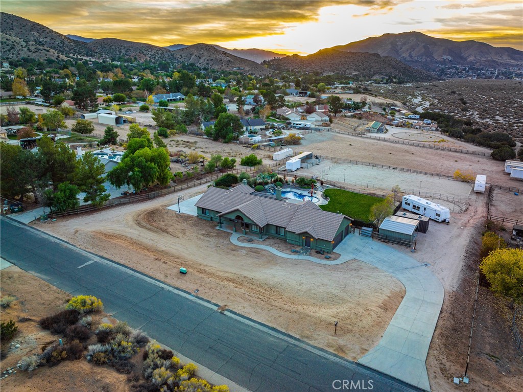 https://media.crmls.org/medias/6e390dc2-7628-4994-9270-28934813e4fa.jpg?preset=X-Large