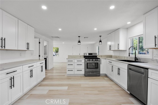Detail Gallery Image 14 of 40 For 8880 Greenfield Park Dr, Bakersfield,  CA 93307 - 3 Beds | 3/1 Baths