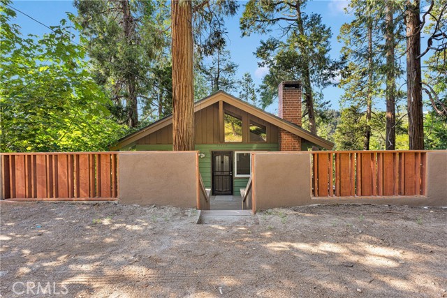 23550 Lake Drive, Crestline CA: https://media.crmls.org/medias/6e39746d-bb44-4e13-8213-e8ce792b5d39.jpg