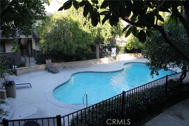 Detail Gallery Image 7 of 12 For 7304 Corbin Ave #F,  Reseda,  CA 91335 - 1 Beds | 1 Baths