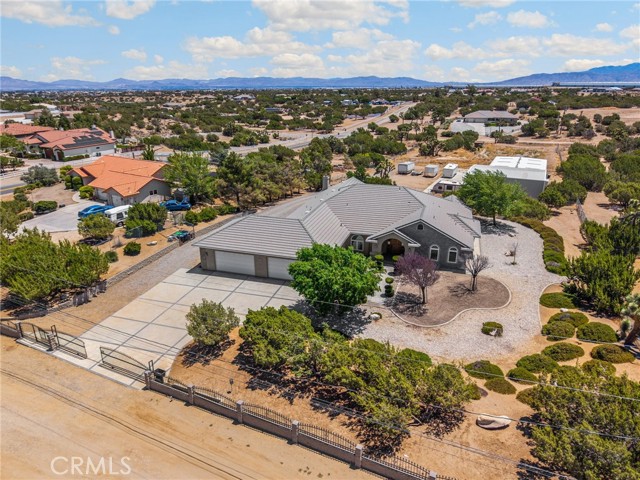 8277 Macron Street, Oak Hills CA: https://media.crmls.org/medias/6e3ab213-2dba-468f-8b2d-6055c9ca76a6.jpg