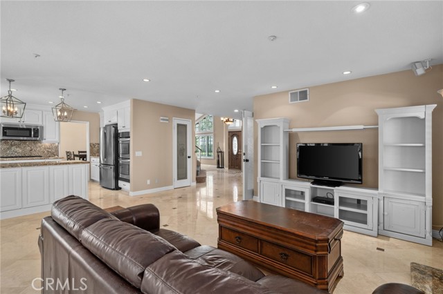 Detail Gallery Image 12 of 49 For 7243 Kittyhawk St, Fontana,  CA 92336 - 4 Beds | 3 Baths