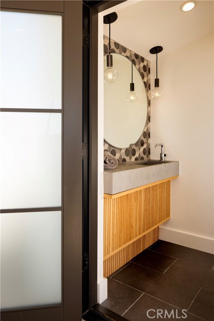 Detail Gallery Image 25 of 33 For 304 Goldenrod Ave, Corona Del Mar,  CA 92625 - 4 Beds | 3/2 Baths