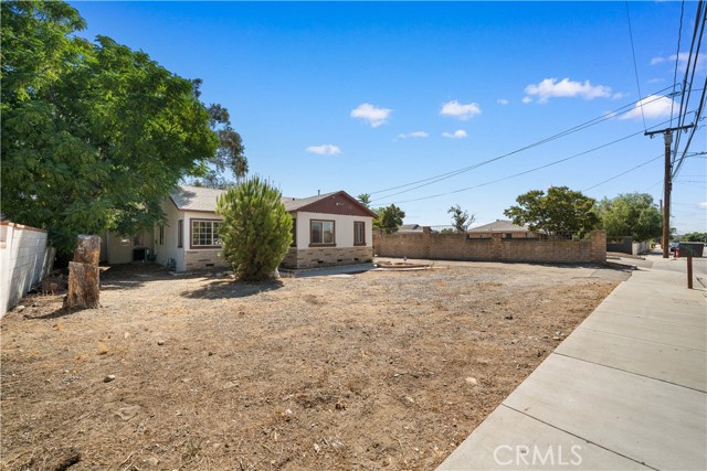 8139 N Maple Avenue, Rialto CA: https://media.crmls.org/medias/6e3b142b-c3af-4b8b-8b8a-35b48f8da0b6.jpg