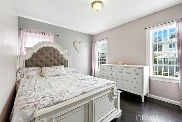 1010 69th Street, Los Angeles CA: https://media.crmls.org/medias/6e3b8b1b-4ede-4bd7-a82f-740feede13b6.jpg