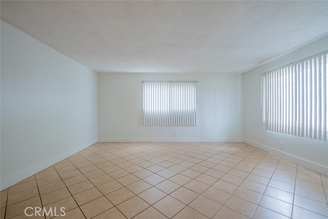 Detail Gallery Image 4 of 30 For 6933 Fallbrook Ave, West Hills,  CA 91307 - 3 Beds | 2 Baths