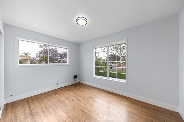1917 N Britton Drive, Long Beach CA: https://media.crmls.org/medias/6e3c3792-029b-4a3b-ae2e-dec157f4ced9.jpg