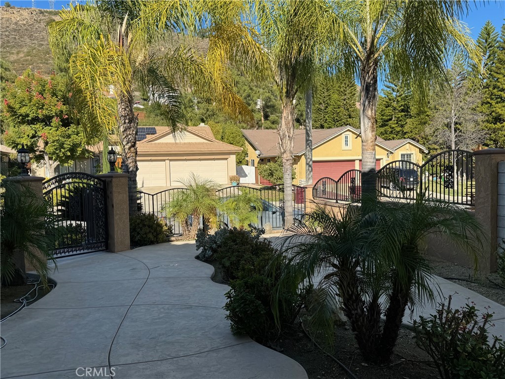 https://media.crmls.org/medias/6e3c541e-6a96-488d-aaf8-52a7a368d6df.jpg?preset=X-Large