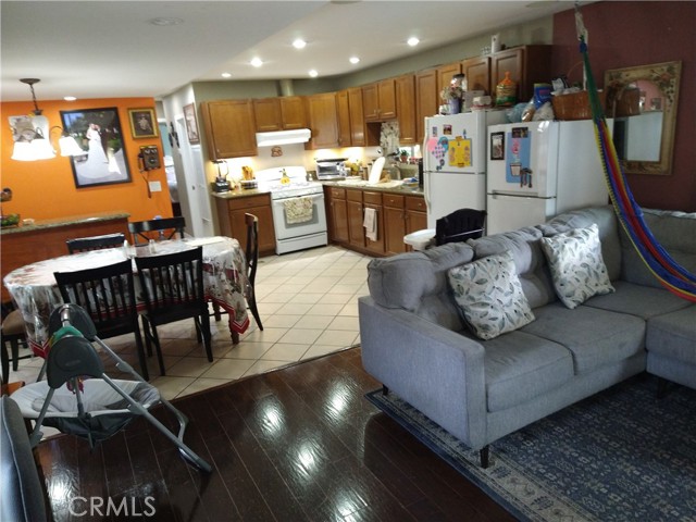 23450 NEWHALL Avenue, Newhall CA: https://media.crmls.org/medias/6e3cd170-6ecb-4e60-a6fa-fdbe910a25c8.jpg