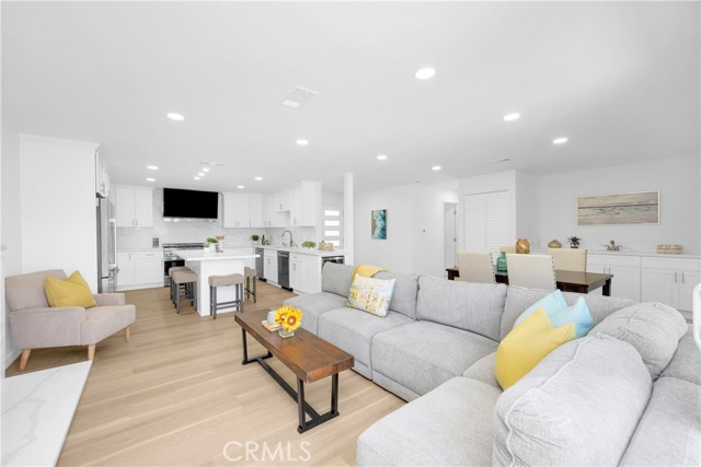 8381 E Blithedale Street, Long Beach CA: https://media.crmls.org/medias/6e3e3d4b-344c-4c11-8b91-0f7473755eb9.jpg