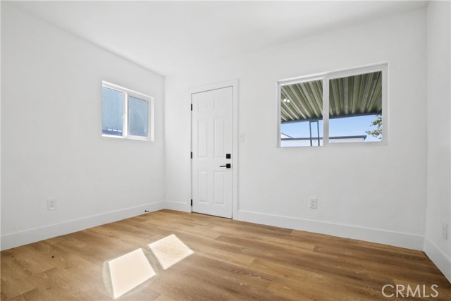126 W 94th Street, Los Angeles CA: https://media.crmls.org/medias/6e3ea07b-60e3-41a0-96ea-9bfcf7e9aeac.jpg