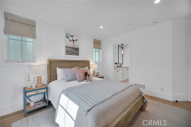 Detail Gallery Image 34 of 49 For 620 12th Street, Manhattan Beach,  CA 90266 - 5 Beds | 4/1 Baths