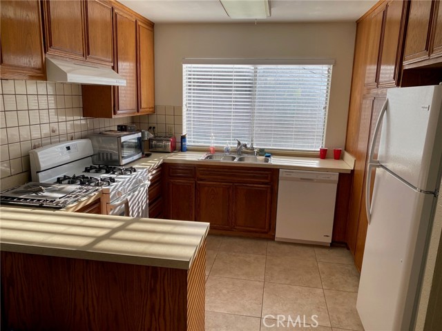 Detail Gallery Image 14 of 29 For 1962 Ren Cir, Tustin,  CA 92780 - – Beds | – Baths