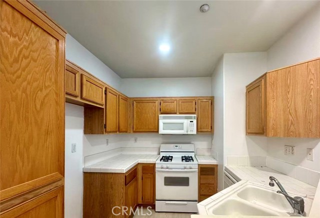 1505 elk grove, Irvine CA: https://media.crmls.org/medias/6e3fb5e0-c5c9-4b10-839b-6eadd0faec40.jpg