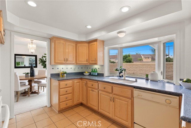 Detail Gallery Image 15 of 52 For 21941 Oceanview Ln, Huntington Beach,  CA 92646 - 4 Beds | 2/1 Baths