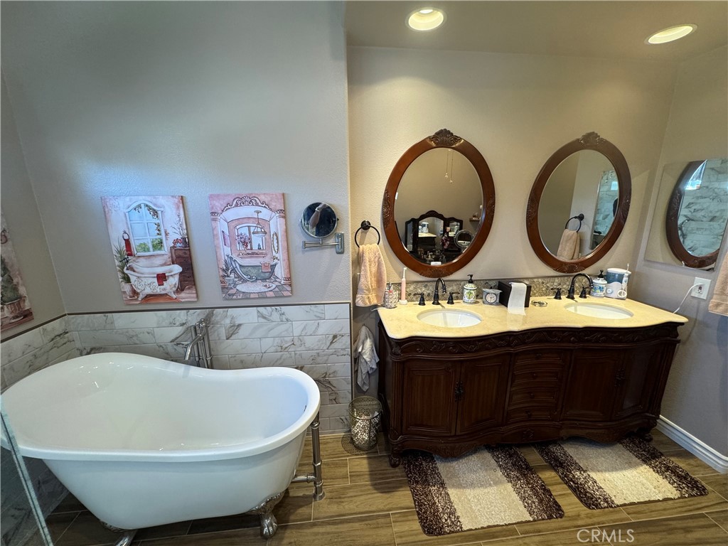 6e40bede 90d8 4623 A2bc 18b50bed70e7