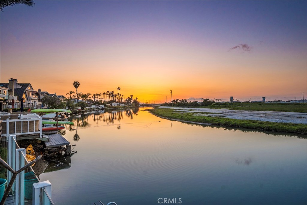 https://media.crmls.org/medias/6e4110f9-069f-4fa7-918d-8aa758efe397.jpg?preset=X-Large