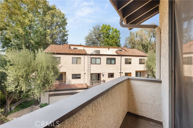 21730 Marylee Street, Woodland Hills CA: https://media.crmls.org/medias/6e412355-9e3a-4003-ad30-be997d8d2f09.jpg