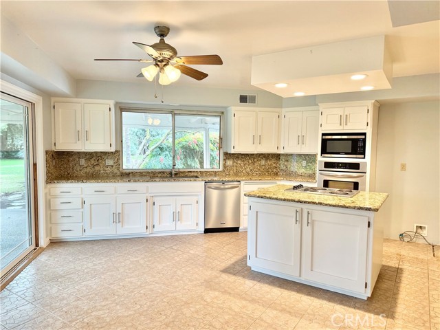 Detail Gallery Image 11 of 53 For 5561 Brighton Ct, Atwater,  CA 95301 - 3 Beds | 2/1 Baths