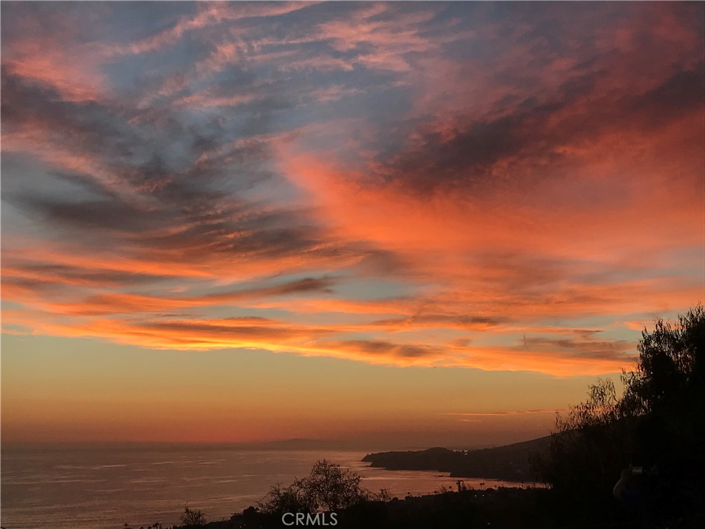 https://media.crmls.org/medias/6e416575-1c10-44bd-a4c2-bfec194cbd95.jpg?preset=X-Large