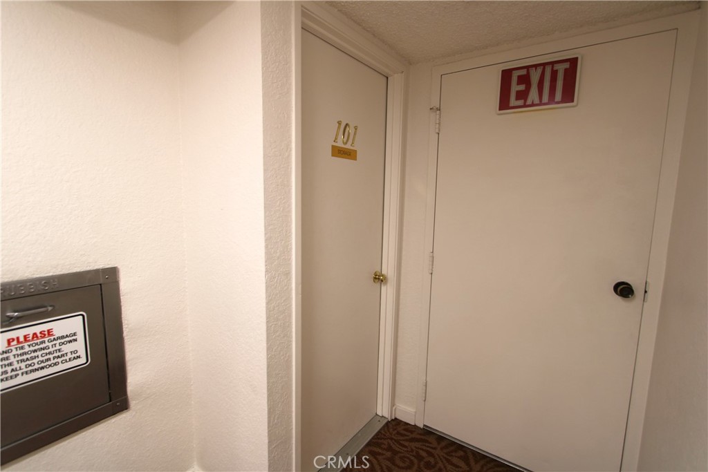https://media.crmls.org/medias/6e425fda-97a1-452d-ad46-e9d7f7f69085.jpg?preset=X-Large