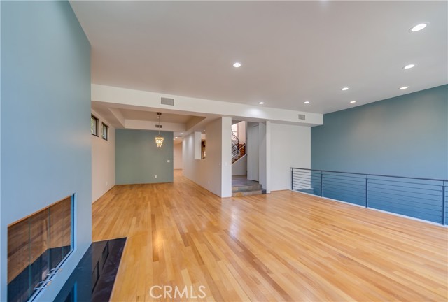 143 Union Jack Mall, Marina del Rey CA: https://media.crmls.org/medias/6e42d10d-13d4-49c6-bd30-f8c525a14680.jpg