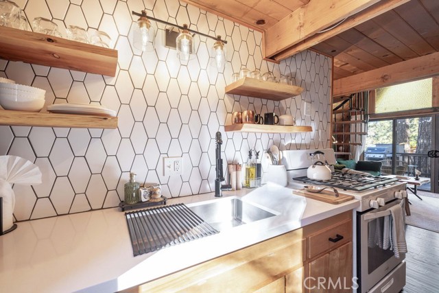 Detail Gallery Image 10 of 29 For 446 Riverside, Sugarloaf,  CA 92386 - 1 Beds | 1 Baths