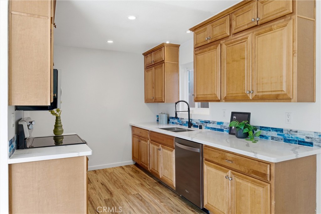 https://media.crmls.org/medias/6e43fe03-23f3-4d4d-95ff-41f0499448d0.jpg?preset=X-Large