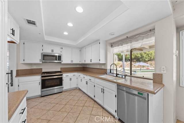 Detail Gallery Image 17 of 32 For 7831 Aberdeen Ln, Highland,  CA 92346 - 4 Beds | 2/1 Baths