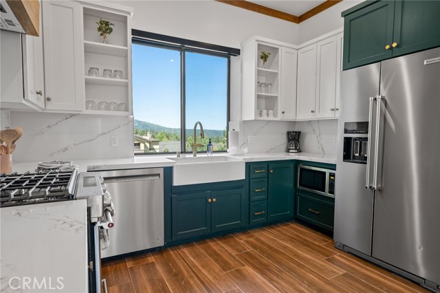 807 Cameron Drive, Big Bear Lake, CA 92315