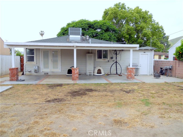 3071 N Crescent Avenue, San Bernardino CA: https://media.crmls.org/medias/6e45dac9-ea1f-40a9-87cd-08790bbf35b1.jpg