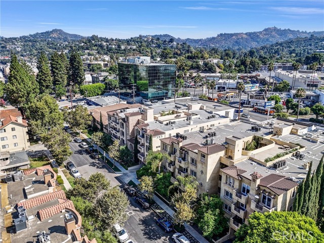 12026 Hoffman Street, Studio City CA: https://media.crmls.org/medias/6e4678ae-35dc-4674-8bd9-067f2028da19.jpg