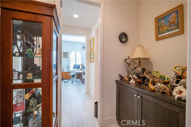 Detail Gallery Image 6 of 49 For 20523 Stella, Saugus,  CA 91350 - 4 Beds | 4 Baths