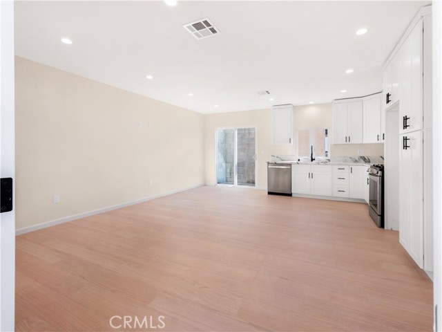 Detail Gallery Image 3 of 14 For 636 Pioneer a,  Glendale,  CA 91203 - 2 Beds | 2 Baths