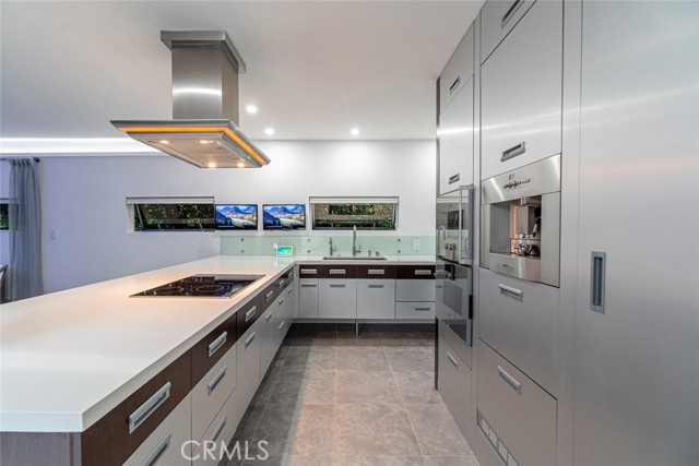 541 1st Street, Manhattan Beach, California 90266, 2 Bedrooms Bedrooms, ,2 BathroomsBathrooms,Residential,Sold,1st,SB23123581