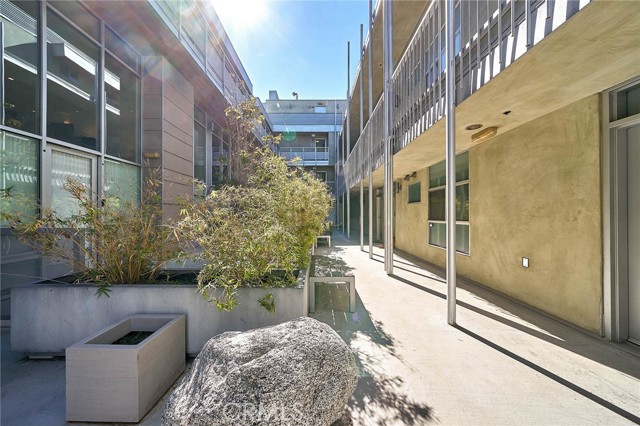 Image 2 for 5806 Waring Ave #1, Los Angeles, CA 90038