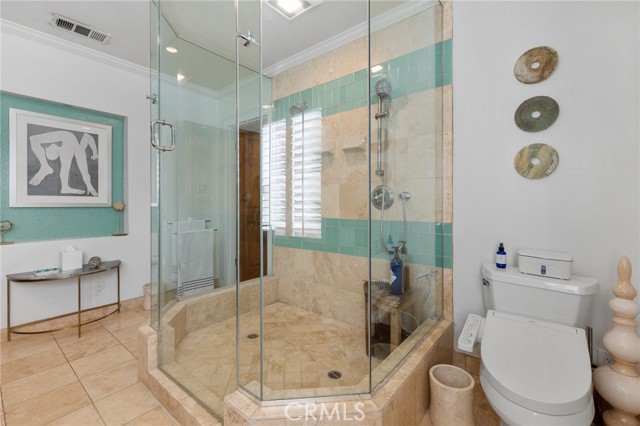 10340 Margate Street, North Hollywood CA: https://media.crmls.org/medias/6e47a53e-e083-45b1-8881-2fe1895e1d95.jpg