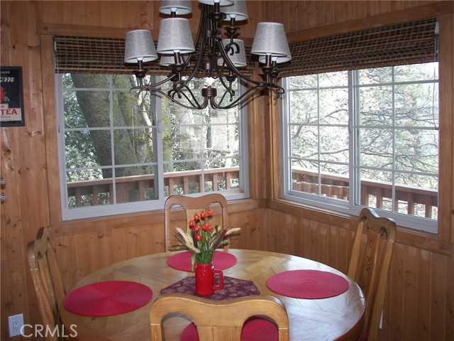 Detail Gallery Image 13 of 39 For 21524 Crest Forest Dr, Cedarpines Park,  CA 92322 - 2 Beds | 1 Baths