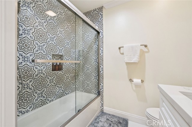 2104 Crenshaw Boulevard, Los Angeles CA: https://media.crmls.org/medias/6e48a534-1b1b-4de6-b75e-5a63794d6699.jpg