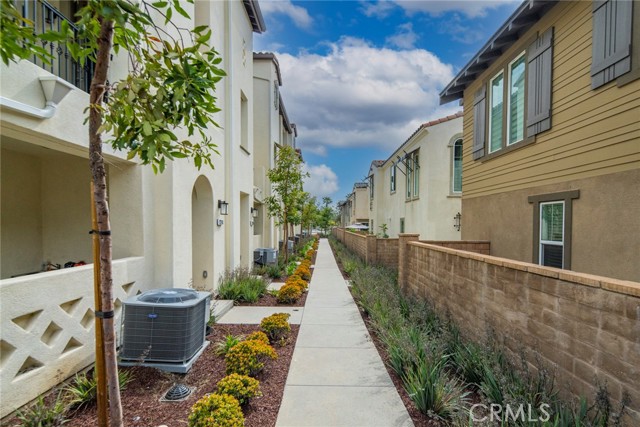 Detail Gallery Image 2 of 30 For 12247 Radiance Dr, Rancho Cucamonga,  CA 91739 - 2 Beds | 2/1 Baths